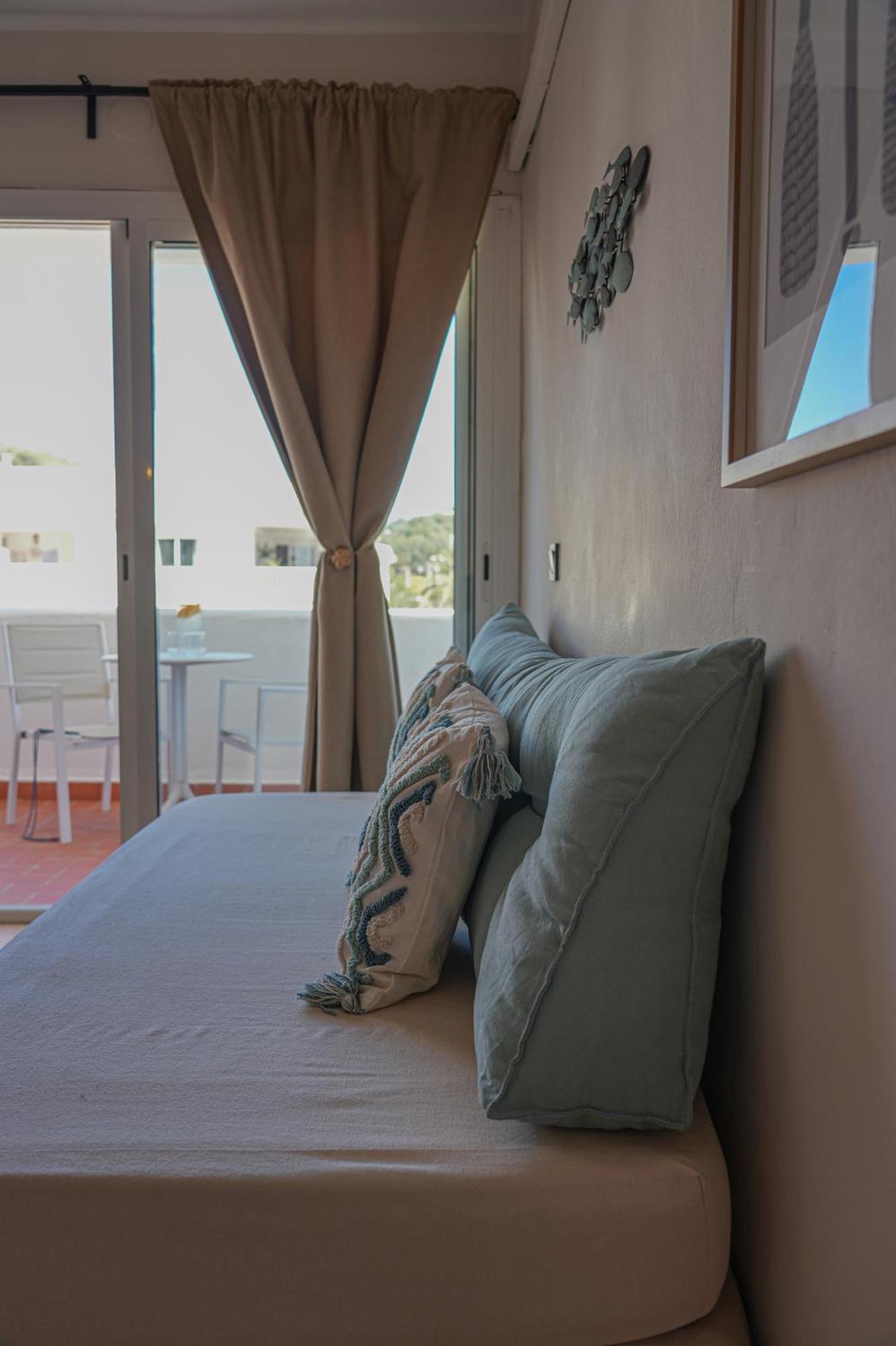 Apartamentos Ses Veles Cala Llonga  Bagian luar foto