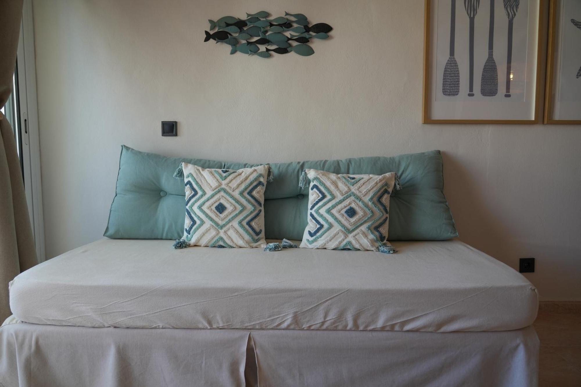 Apartamentos Ses Veles Cala Llonga  Bagian luar foto