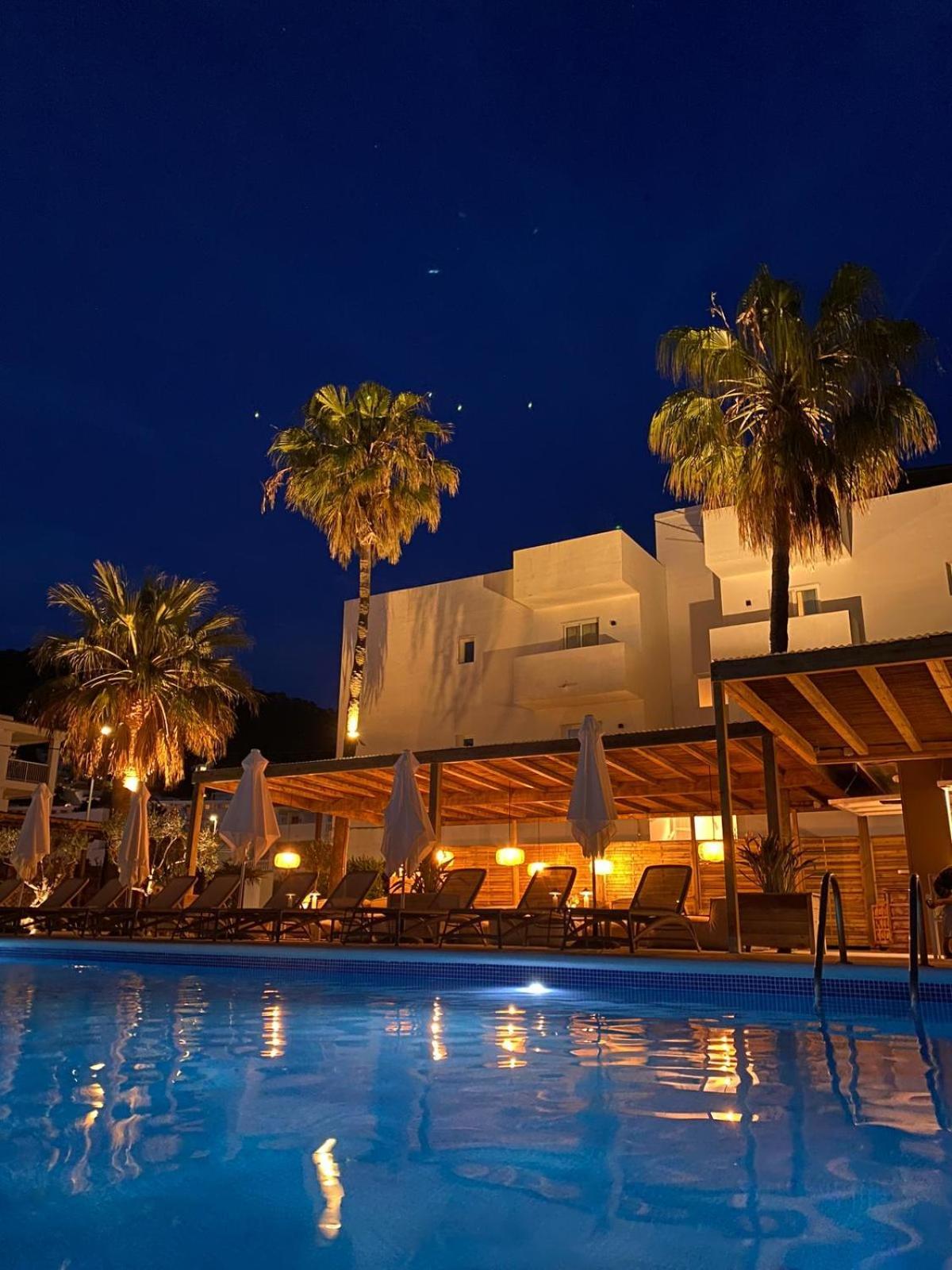 Apartamentos Ses Veles Cala Llonga  Bagian luar foto