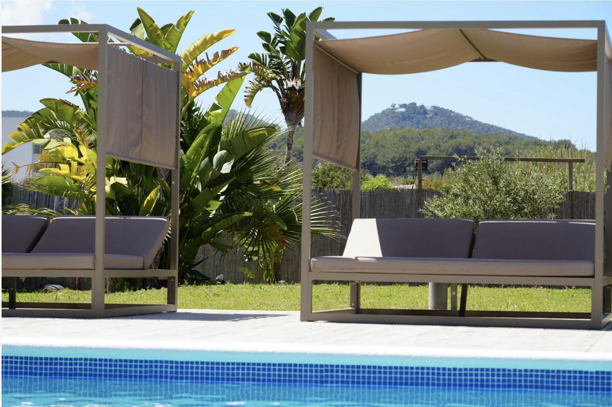 Apartamentos Ses Veles Cala Llonga  Bagian luar foto