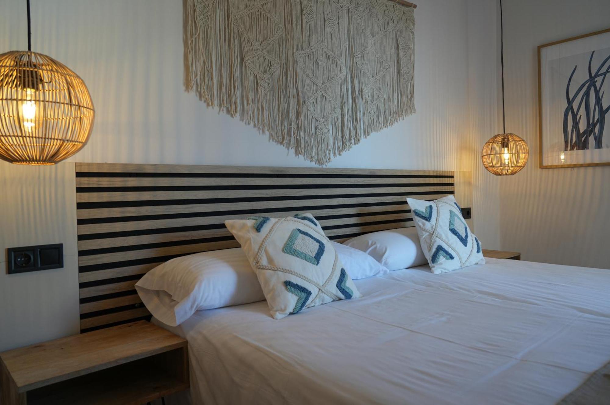 Apartamentos Ses Veles Cala Llonga  Bagian luar foto